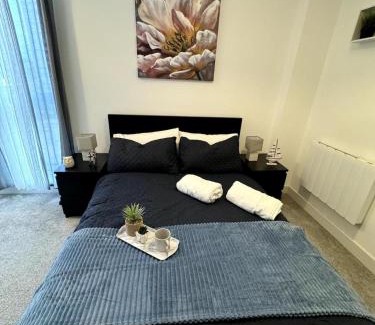 Bracknell Apartment | Cozy Bracknell Apartment with Modern Amenities