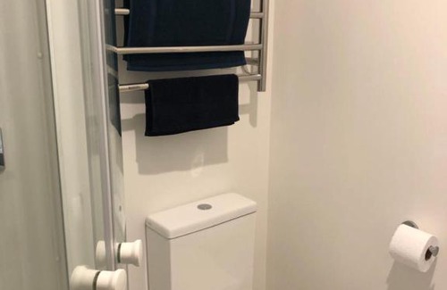 Auckland Villa | Cozy Brand New Townhouse 35