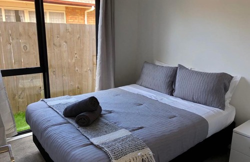 Auckland Villa | Cozy Brand New Townhouse 35
