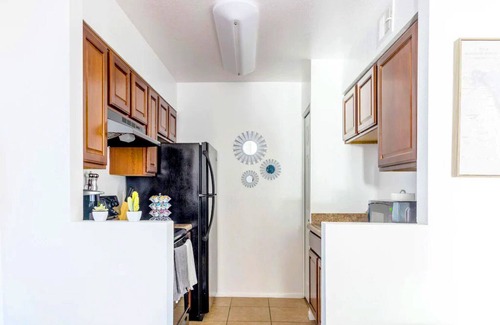 Hedrick Acres Condo | Cozy & Bright 1BD Condo near UofA, UMC w/Pool & Parking - Low Summer Rates! π