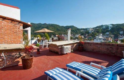 Colonia 5 de Diciembre Apartment | Cozy & Bright Apartment Near The Beach and Close Walk To Malecon