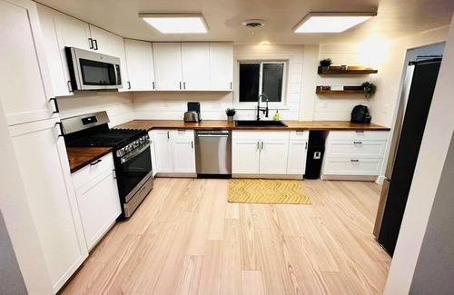 Youngstown House | Cozy, Bright, & Modern Youngstown Home, Unit 3