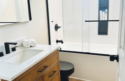 Youngstown House | Cozy, Bright, & Modern Youngstown Home, Unit 3