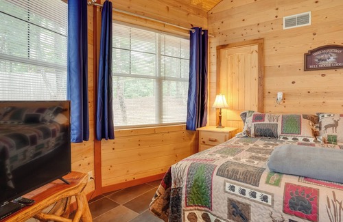 Bryant Cabin | Cozy Bryant Vacation Rental Cabin w/ Hot Tub!