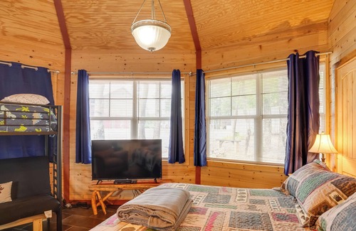 Bryant Cabin | Cozy Bryant Vacation Rental Cabin w/ Hot Tub!