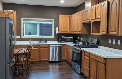 Lewiston House | Cozy Buckhorn Summit Shanty Guest house.