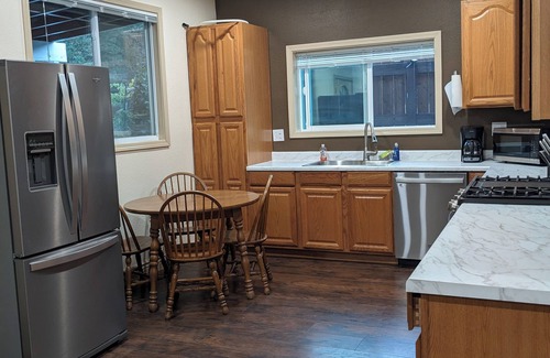 Lewiston House | Cozy Buckhorn Summit Shanty Guest house.