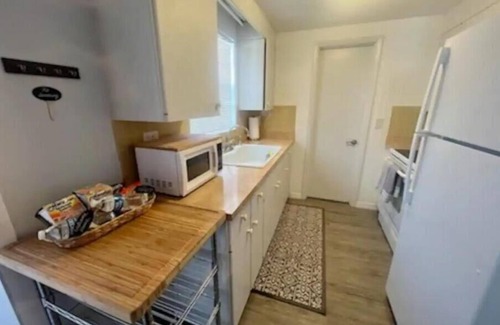 Englewood House | Cozy Bungalow, 3 min from Downtown Dearborn!