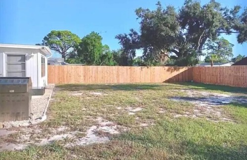 Englewood House | Cozy Bungalow, 3 min from Downtown Dearborn!
