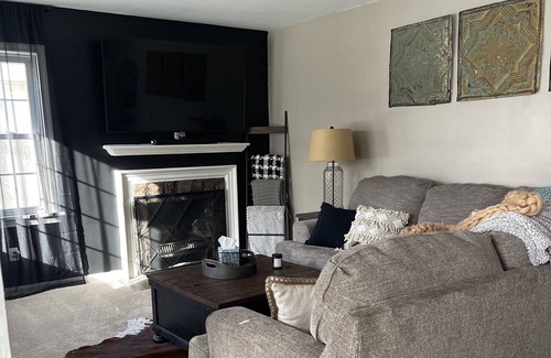 Canton House | Cozy bungalow. Close to the Football Hall of Fame or Belden Village.