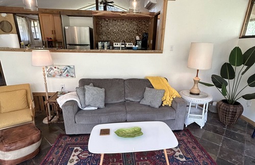 Ocean Springs House | Cozy bungalow half a mile to East Beach - Pet Friendly