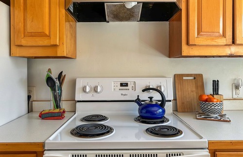 Hillsborough House | Cozy Bungalow in Historic West Hillsborough