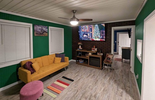 Cleveland House | Cozy Bungalow in the Mountains.