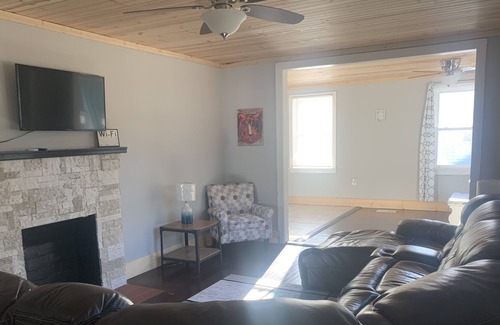 Anderson House | COZY BUNGALOW MINUTES FROM DOWNTOWN ANDERSON