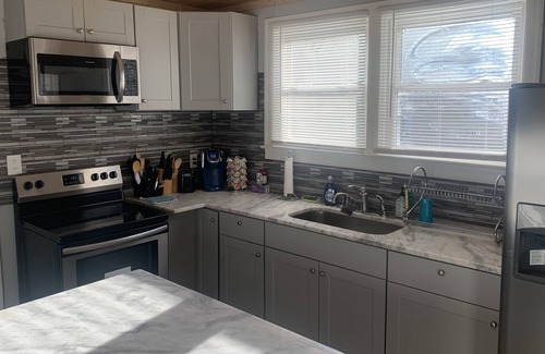 Anderson House | COZY BUNGALOW MINUTES FROM DOWNTOWN ANDERSON