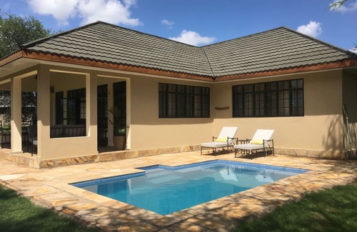 Arusha House | Cozy bungalow on prestigious golf and wildlife estate in Tanzania