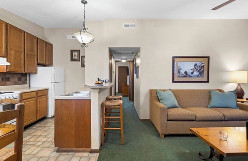 Kimberling City Ski Chalet | Cozy Bungalow in the Ozark Mountains-Near Table Rock-Daily Branson Attraction Tickets-Dog Friendly