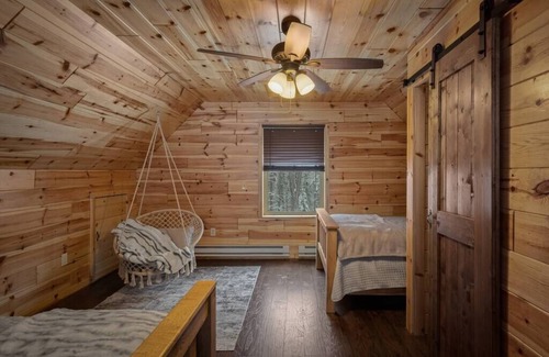 Stratton House | Cozy Cabin 10 Minutes From Stratton w/Fireplace!