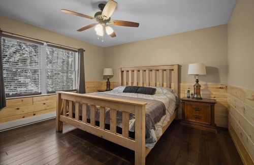 Stratton House | Cozy Cabin 10 Minutes From Stratton w/Fireplace!