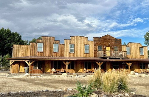 Almo Cabin | Cozy Cabin 11 at the Almo Inn near City of Rocks/Castle Rock Park in Almo, Idaho