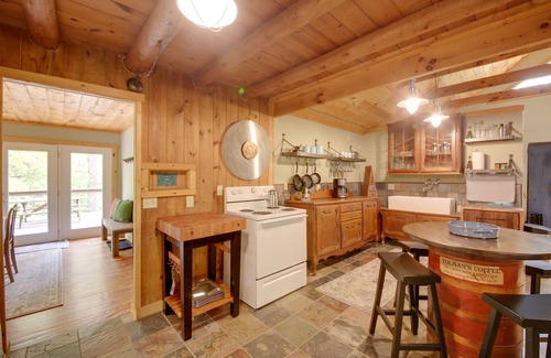 Bath Cabin | Cozy Cabin: 12 Mi to Miami University - Oxford!
