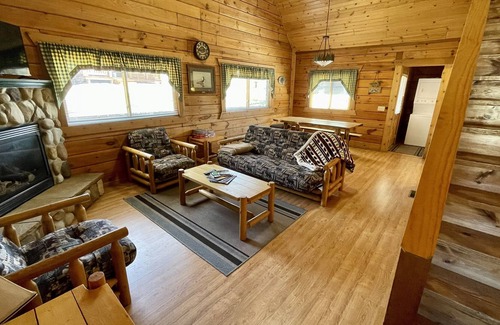 Warrens Cabin | Cozy Cabin Close to Jellystone, 3 Bears, ATV Trails in Warrens!