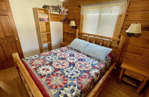 Warrens Cabin | Cozy Cabin Close to Jellystone, 3 Bears, ATV Trails in Warrens!