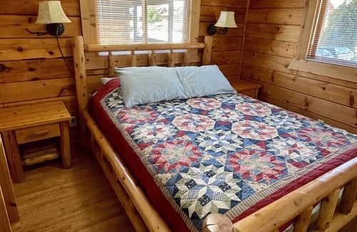 Warrens Cabin | Cozy Cabin Close to Jellystone, 3 Bears, ATV Trails in Warrens!