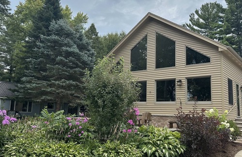 Markesan House | Cozy Cabin close to Sandy Beach Area!