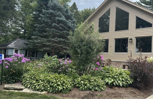 Markesan House | Cozy Cabin close to Sandy Beach Area!