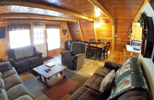Island Park Cabin | Cozy Cabin! Close to Yellowstone Entrance!
