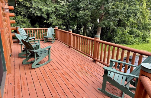 Briggsville Cabin | Cozy Cabin ~ Deck ~ Fire Pit ~ 10 Min to Dells
