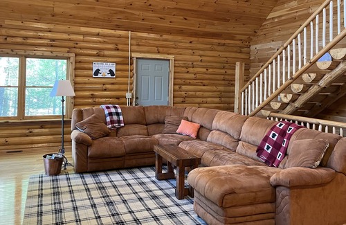 Irons Cabin | Cozy cabin getaway on private lake!