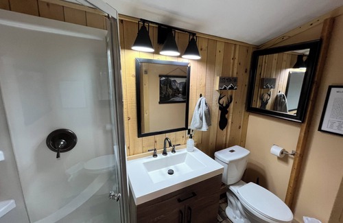 Montrose House | Cozy Cabin Guest House