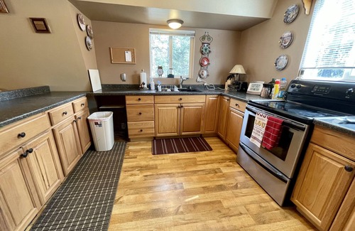 Meadow View Heights Cabin | Cozy Cabin Hidden in the Pines! Explore So. Utah including Cedar, Bryce,&Zion NP