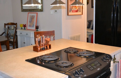 Waveland House | Cozy Cabin-House with wrap-around porch near the Beach, Courtyard, Pool, Pets ok