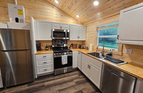 Hamilton Cabin | Cozy cabin in a quiet neighborhood near downtown Hamilton