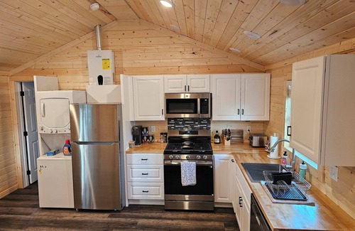 Hamilton Cabin | Cozy cabin in a quiet neighborhood near downtown Hamilton