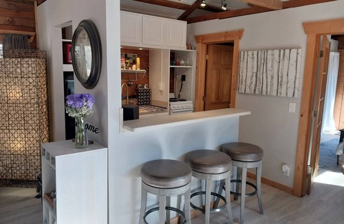 Pentwater Cabin | Cozy cabin in adorable Hart. Close to Pentwater, Ludington and SilverLake.