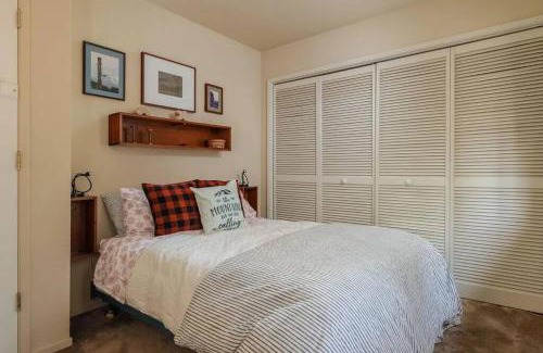 Arnold House | Cozy Cabin in Arnold - Blue Lake Springs