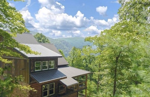 Hot Springs Cabin | Cozy cabin in Hot Springs, minutes away from town!