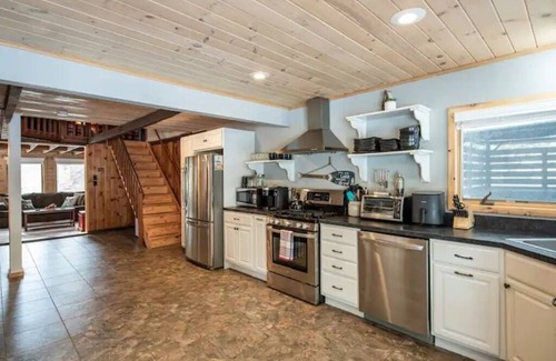 Lake Harmony Cottage | Cozy cabin in Lake Harmony, PA! Lake, Hot Tub, Fire pit! Explore the Poconos!