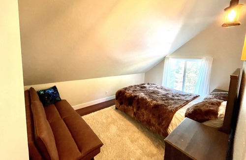 Echo Lake Cabin | Cozy Cabin in Lake Tahoe area near ski resort/ ski lift