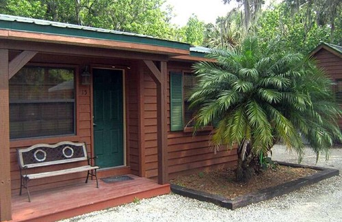 Inverness Cabin | Cozy Cabin in riverfront resort