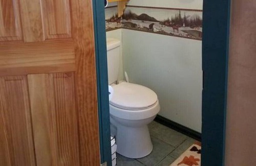 Helena Cabin | Cozy Cabin In The Mountains- Cabin Creek Ranch
