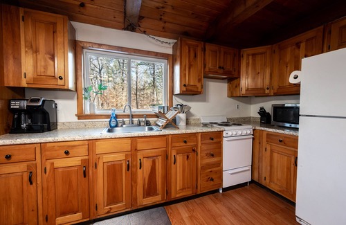 Effingham Cabin | Cozy Cabin in the Pines — Secluded Oasis, Minutes to Skiing & Lakes — Dogs ok!