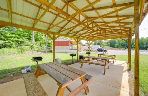 Newport House | Cozy Cabin in the Smokies - Great for Couples!