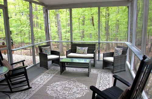 Massanutten Cabin | Cozy Cabin Minutes from Ski Slope and Water Park!