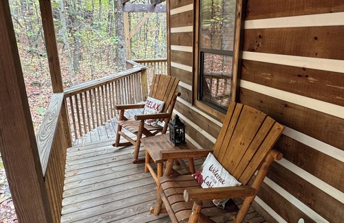 Cleveland Cabin | Cozy cabin minutes from downtown Helen WiFi, Hot Tub, Fire Pit, King Bed