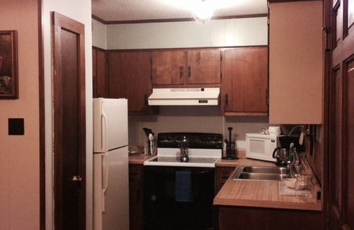 College Hill Cabin | Cozy Cabin Minutes to Square, 1.5mi to MTrade Park in Oxford